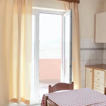 Apartment Cosy In 34 M² + View Ražanac